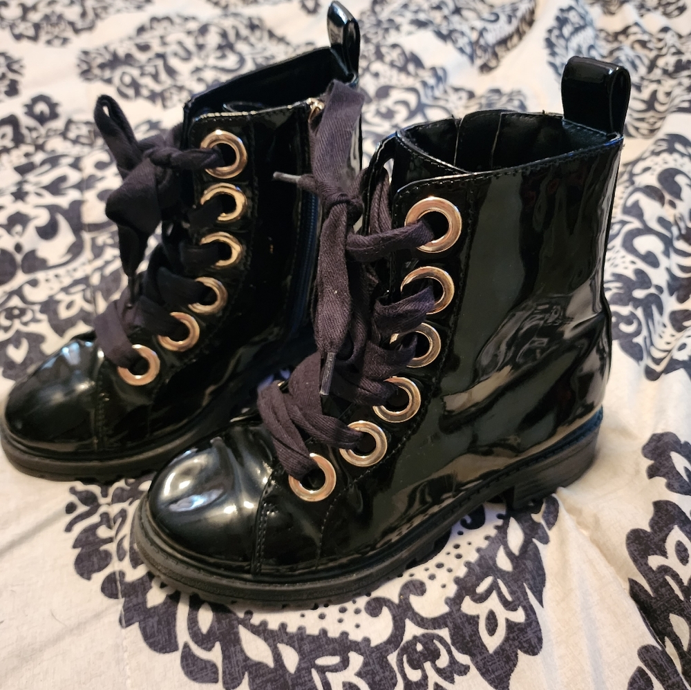 Girls boots size 1